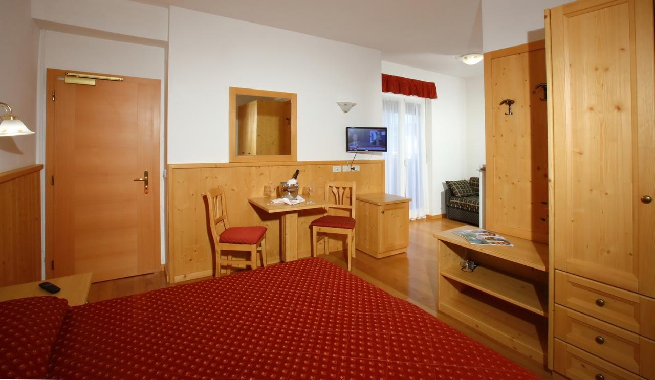 Hotel Zurigo Molveno Eksteriør bilde
