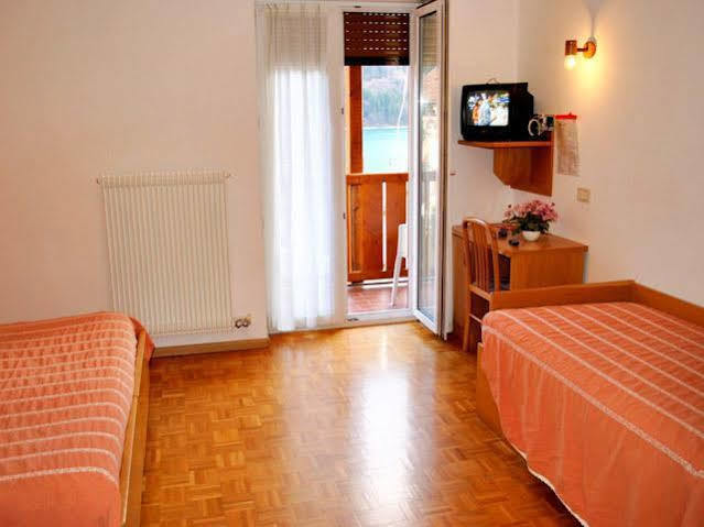 Hotel Zurigo Molveno Eksteriør bilde