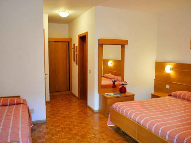 Hotel Zurigo Molveno Eksteriør bilde
