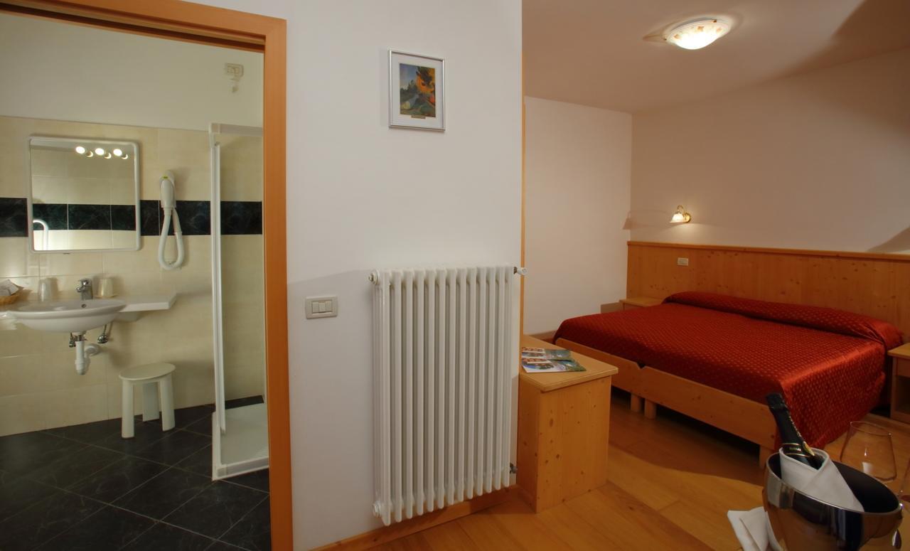 Hotel Zurigo Molveno Eksteriør bilde
