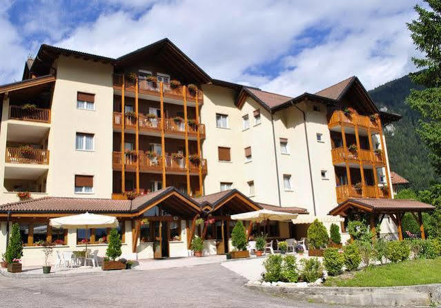 Hotel Zurigo Molveno Eksteriør bilde